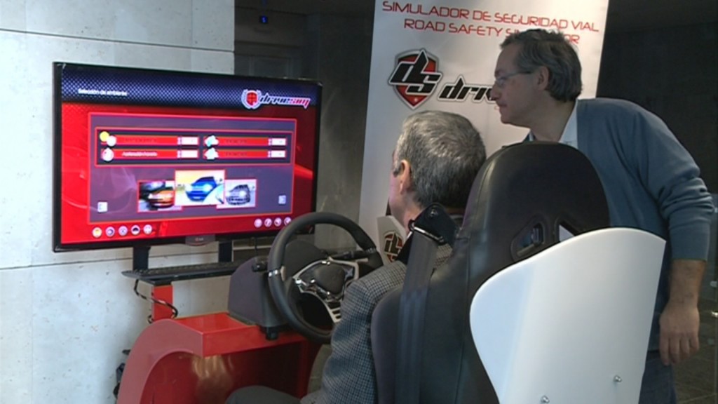 Simulador de coche y gafas de simulación de alcohol - FESVIAL